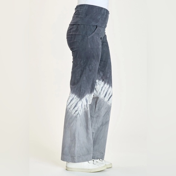 XCVI 4 Pocket Fold over Pants, Chisel Wash Quernstone - Picture 3 of 4